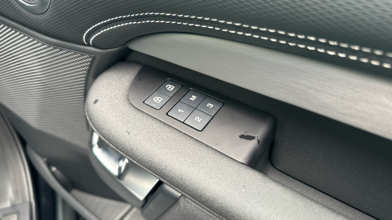 Land Rover Discovery 3.0 D350 Dynamic SE 5dr Auto Diesel Station Wagon